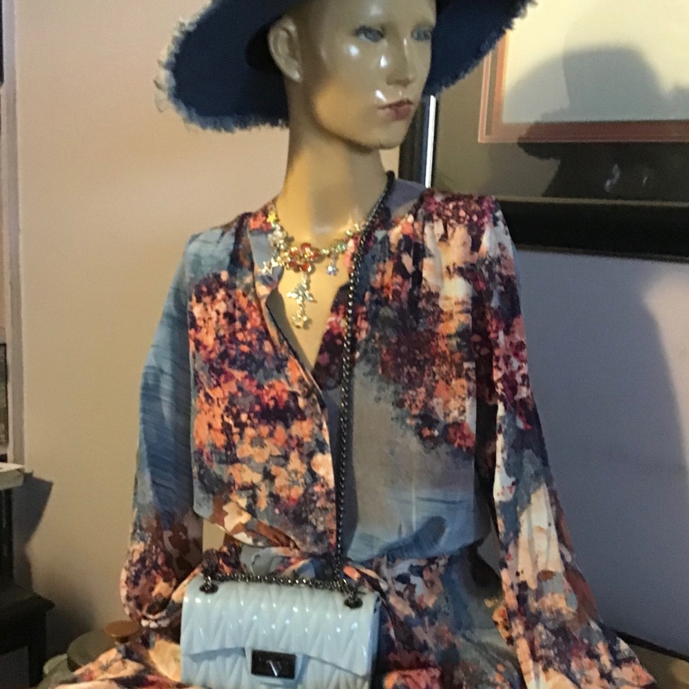 A VERY PRETTY LIGHTWEIGHT PRINT DRESS
